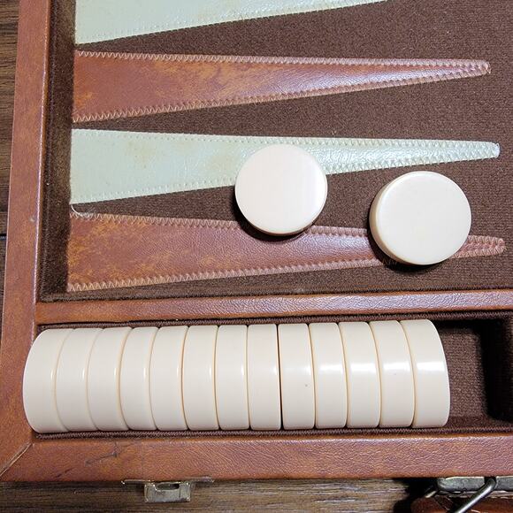 VINTAGE Backgammon Game in Classic Brown Suitcase - Picture 2 of 9